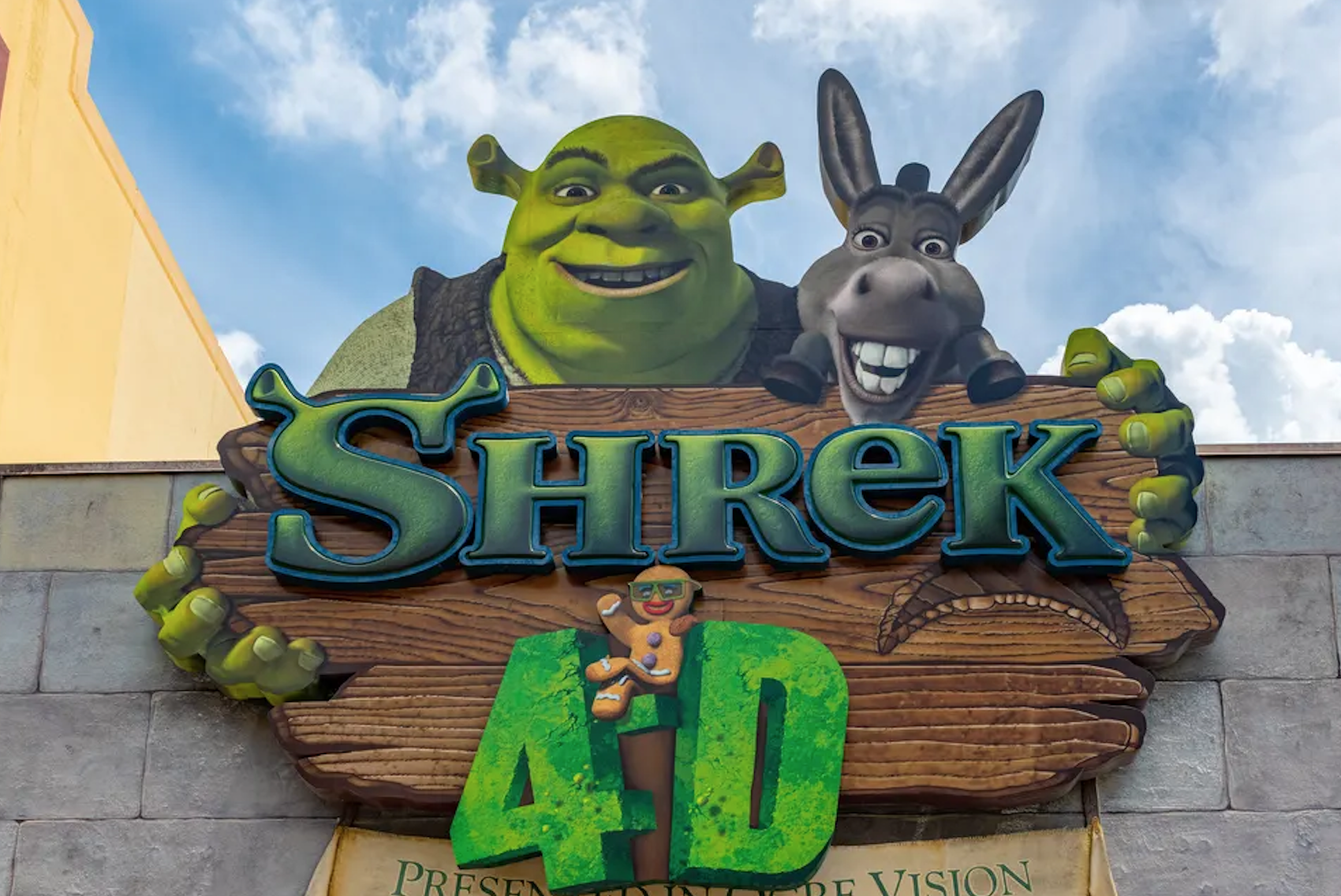 Shrek 4D closing